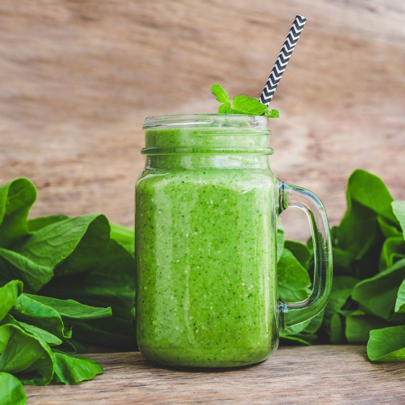 Grüner Smoothie: Feldsalat, Spinat, Gurke und Apfel – Pfluger Mosisgreut
