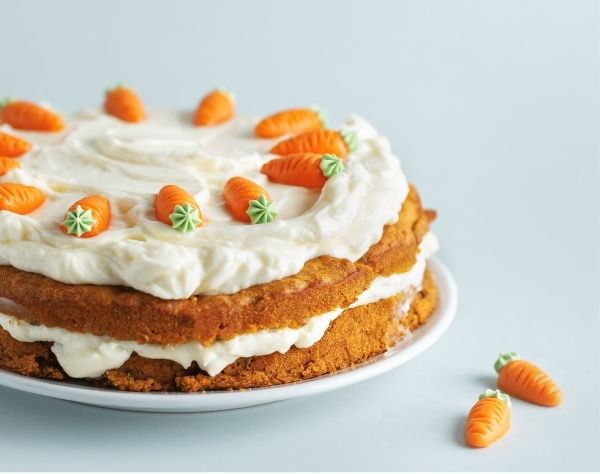 Saftiger Karottenkuchen mit Frischkäse-Buttercreme