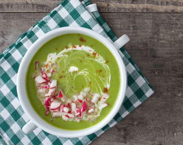 Creme-Suppe vom Radieschengrün